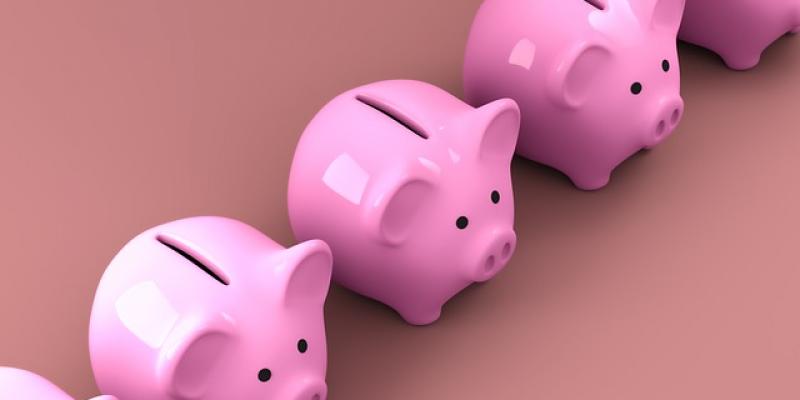 Día Mundial del Ahorro, 31 de octubre Huchas con forma de cerdito / Pixabay
