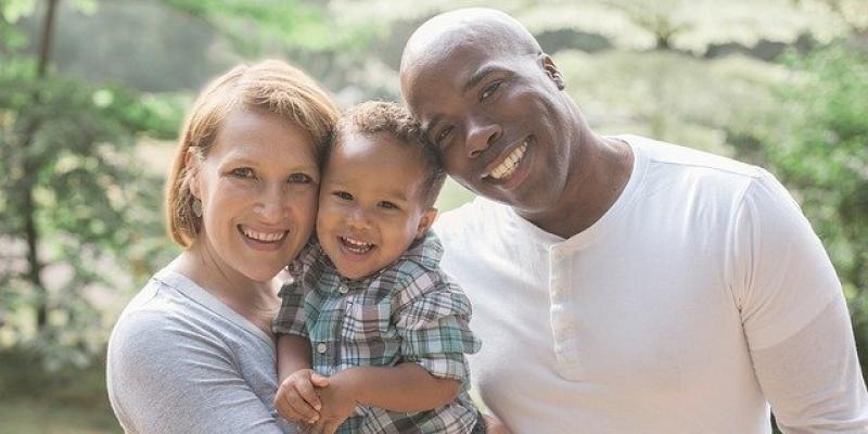 La presencia tanto del padre como de la madre es muy importante en los valores del niño Familia/Pixabay