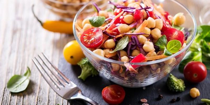 Imagen de una ensalada/Noticias Adventistas La dieta vegetariana reduce las posibilidades de cáncer de próstata