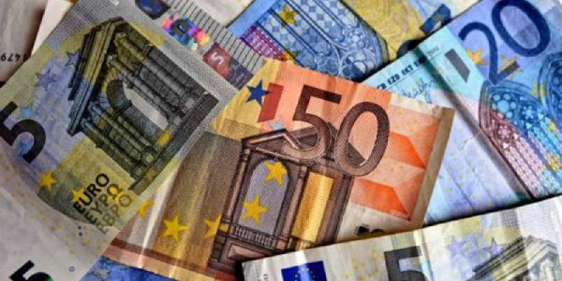 Aunque el dinero en efectivo no contagia el coronavirus, debemos lavarnos mucho las manos El dinero en efectivo no pega el virus