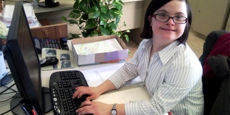 Imagen de una persona con síndrome de Down/MuyComputerPRO Los trabajadores con discapacidad aseguran la presencia de estereotipos
