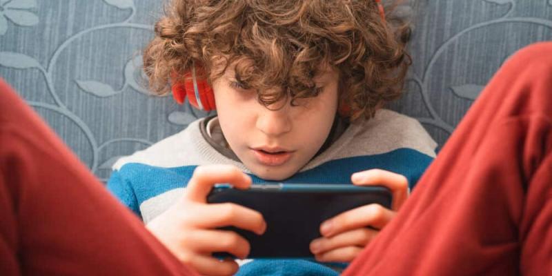 Los niños tienen móvil cada vez con menos edad