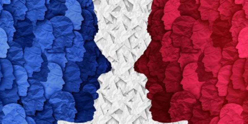 Infografía con recortes de caras formando la bandera de Francia