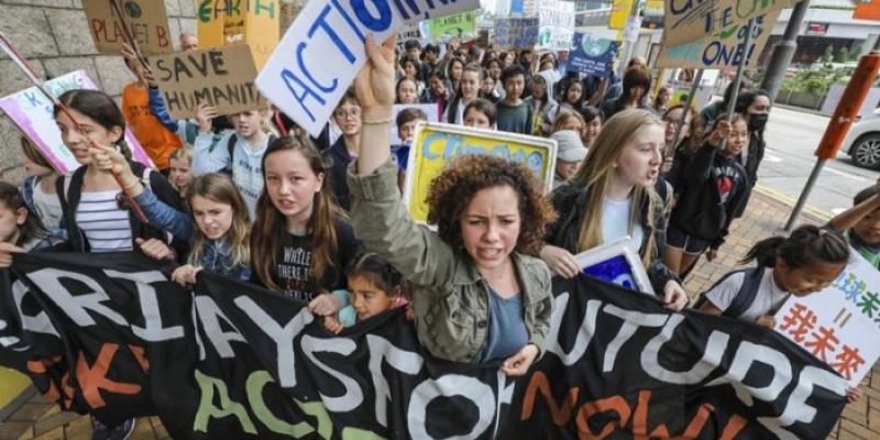 Jóvenes manifestándose en contra del cambio climático / Izquierdadiario.es