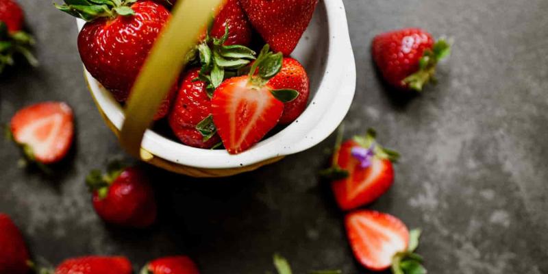 Imagen de fresas/Envatoelements Consumo de fresas para el dolor menstrual