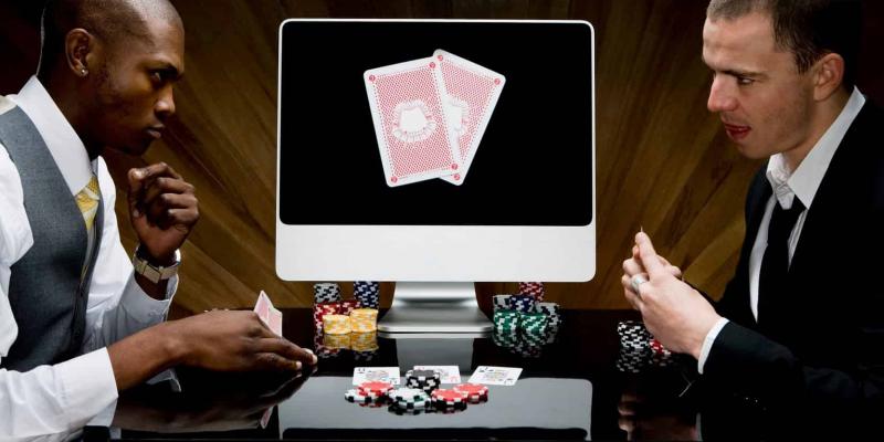 Imagen de dos hombres jugando al póker/EasyPPPoker EasyPPPoker, la mejor agencia de clubes de póker