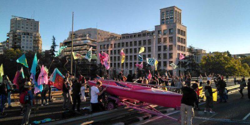 Los ecologistas bloquean la zona de Nuevos Ministerios en Madrid.
ecologistas