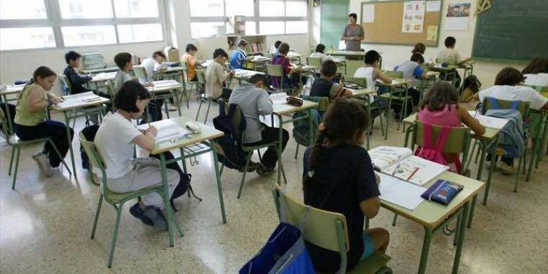 Educación refuerza el funcionamiento de los centros educativos. Educación destina 40 millones de euros para reforzar el funcionamiento de los centros educativos.