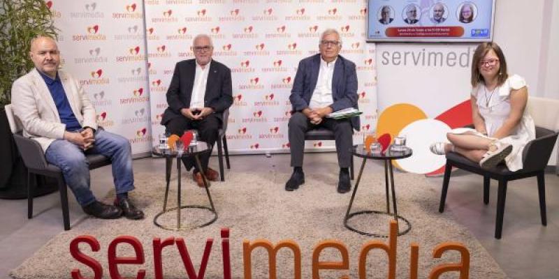 Los expertos del diálogo en Servimedia, durante el encuentro | Foto de Jorge Villa Los expertos del diálogo en Servimedia, durante el encuentro