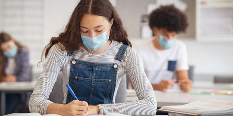 Chica en la escuela