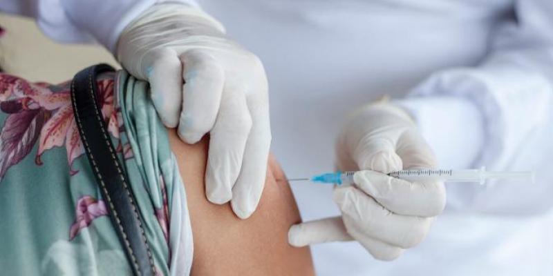 Imagen de Maldita.es para Servimedia Inoculación vacuna Covid