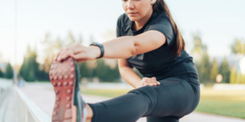 Imagen de una deportista/envatoelements El ejercicio física y su relación con el hambre