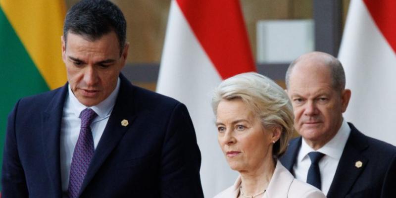 Pedro Sánchez con Ursula von der Leyen. 