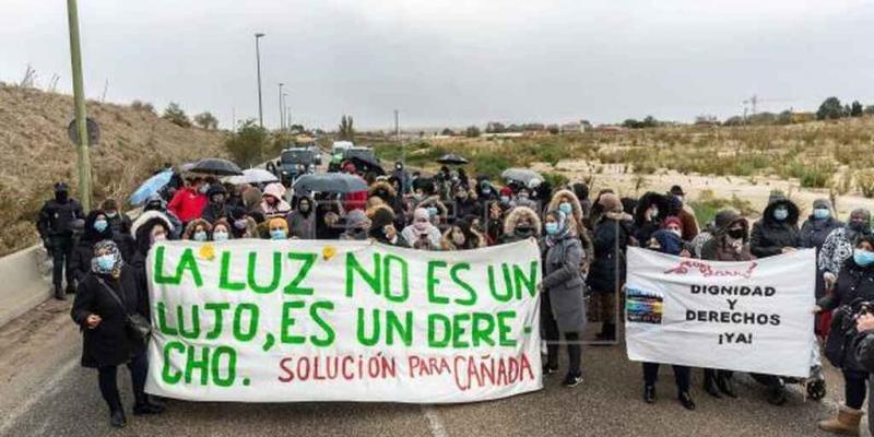 La Cañada Real/ El Español Nochebuena sin luz en la Cañada Real