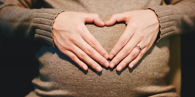 Lo más importante a tener en cuenta en la alimentación de una embarazada es la carne roja Mujer embarazada/Pixabay