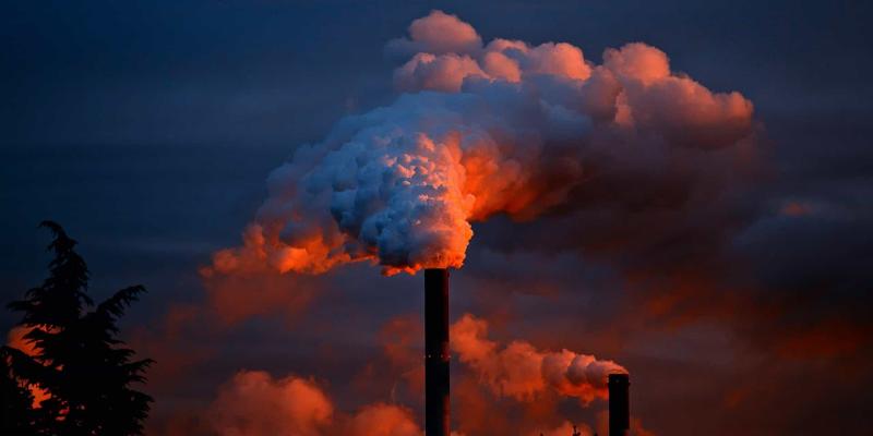 Imagen de una fábrica/Carbono News La mayor parte de las zonas ricas producen más emisiones de carbono