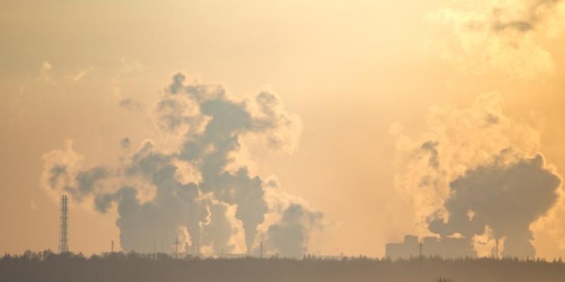 Emisiones | Foto de 123RF/schan Instalación industrial