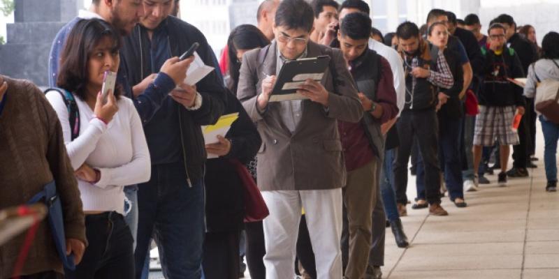 La probabilidad de que los jóvenes encuentren su primer empleo se redujo por debajo del 10% en 2019. La probabilidad de que los jóvenes encuentren su primer empleo se redujo por debajo del 10% en 2019.
