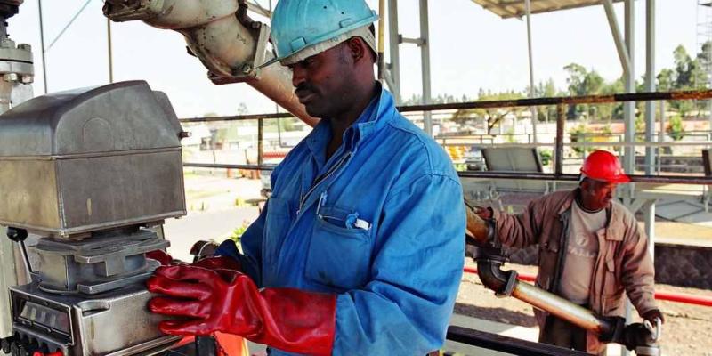 Trabajadores de una planta industrial en Etiopía.
