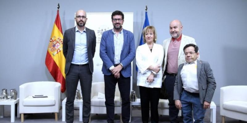 Empleo digno e igualitario para personas con discapacidad Las personas con discapacidad tienen derecho al empleo