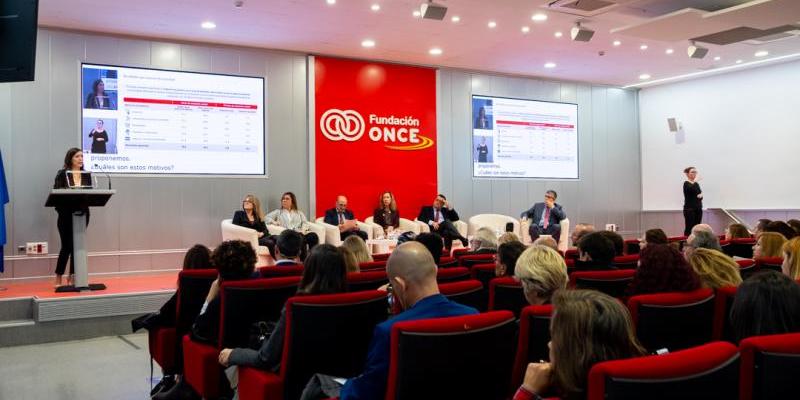 El empleo de personas con discapacidad.
empleo