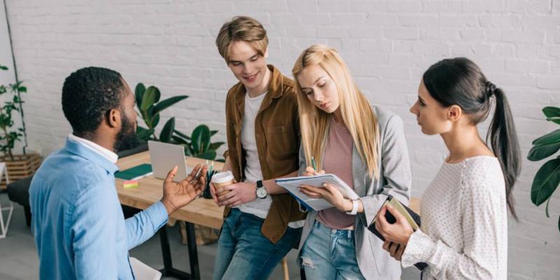 Cinco Días / El País Jóvenes emprendedores