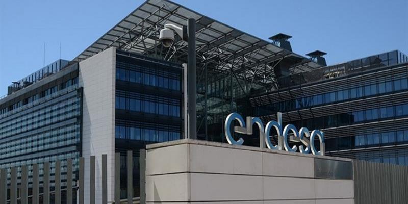 La CNMC impone una multa a endesa por formalizar un contrato sin consentimiento del consumidor.