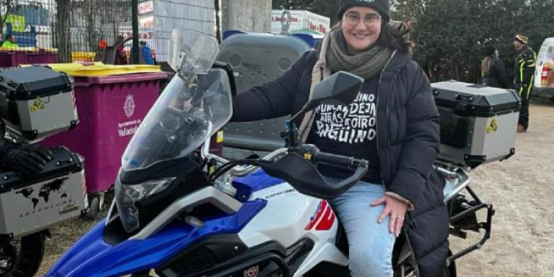 Enfermos de Behçet se unen a una concentración motera - Servimedia Motera con enfermedad de Behçet