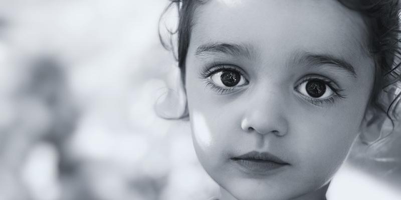 Niño con ojos muy grandes / Pixabay Niño con ojos muy grandes