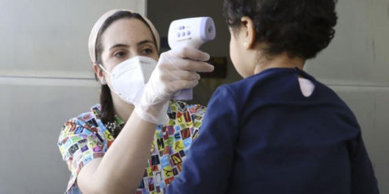 enfermera / Acta Sanitaria Los sectores implicados en la vuelta al cole piden un enfermero por colegio