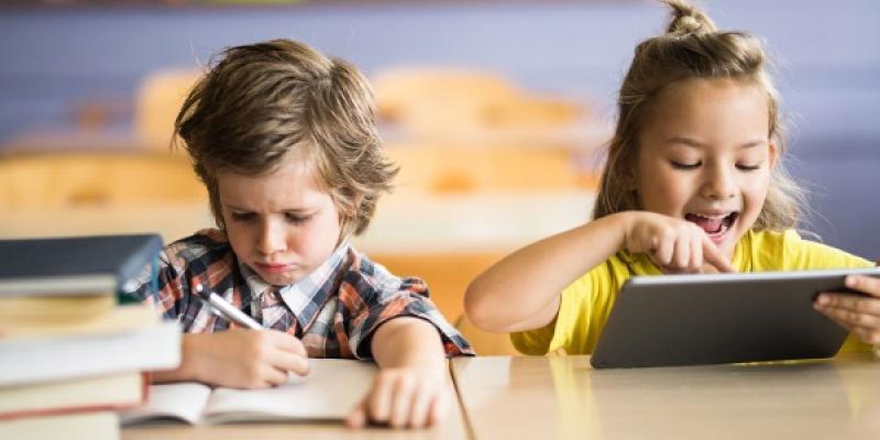 Modelo educativo tradicional VS moderno El modelo educativo se resiste: prima lo tradicional frente a lo moderno