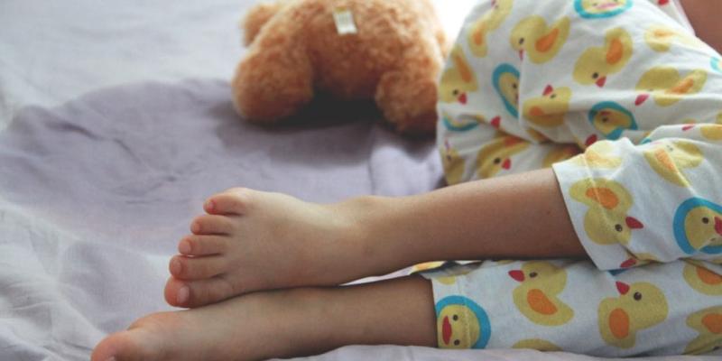 Causas de la enuresis en niños menores