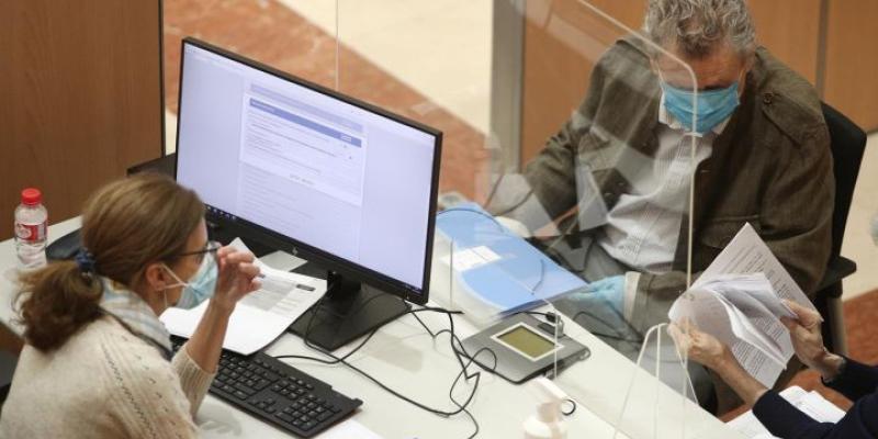 ¿Cómo afectarán los ERTE en la declaración de la renta? Trabajo tiene “algo” avanzado con la Agencia Tributaria para que los ERTE “no tengan una especial penalización” en la Renta