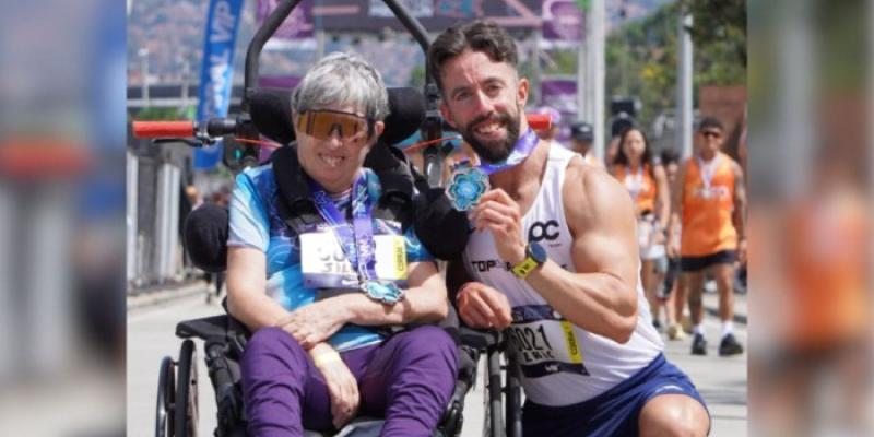 Eric y su madre Silvia, diagnosticada con esclerosis múltiple - Foto: Instagram Eric y su madre Silvia, diagnosticada con esclerosis múltiple