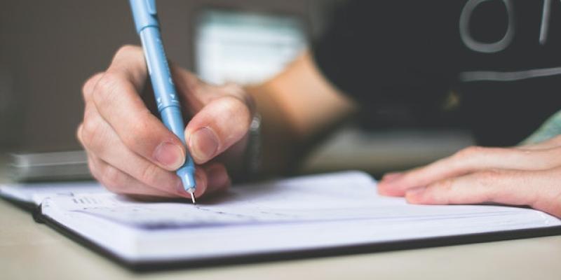 Mejora tu salud mental escribiendo - Picjumbo Proteger la salud mental