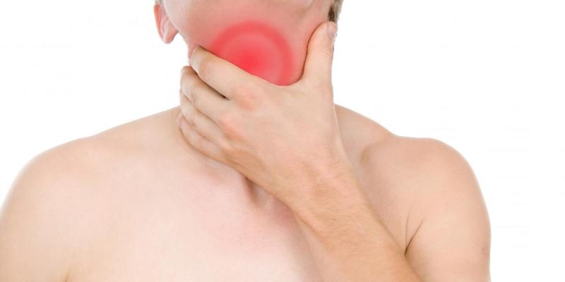 Imagen de una persona con dolor de cuello/Hospital Universitari Vall d´Hebron Esofagitis eosinofílica