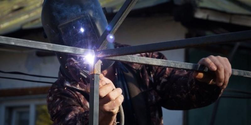 Imagen de un trabajador/envatoelements La economía de España crece con la inmigración