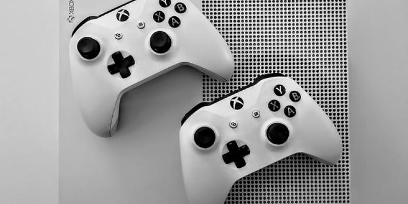 Mandos de una consola / Pixabay Mandos de una consola