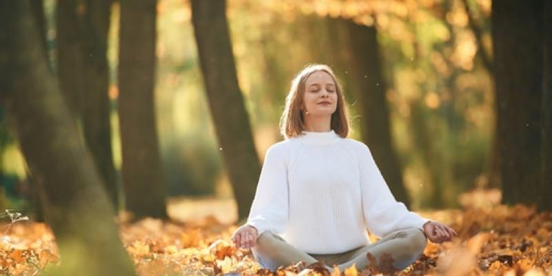 Imagen de una chica/envatoelements El otoño influye en el estado de ánimo