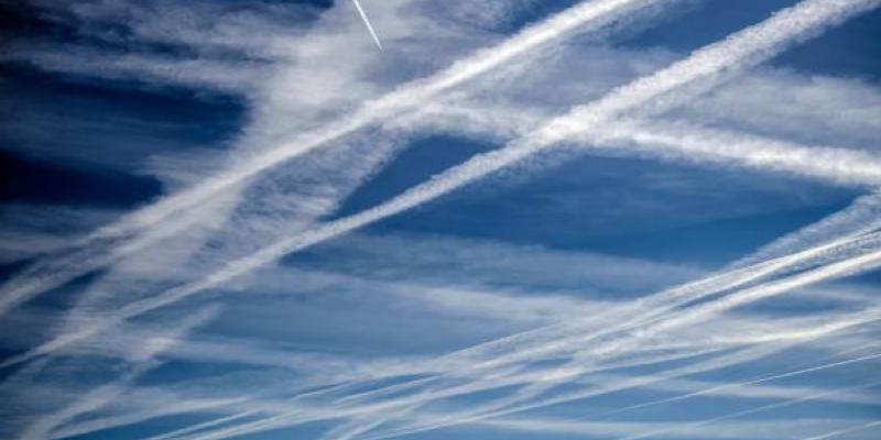 Impacto estelas de aviones en la crisis climática Estelas de los aviones