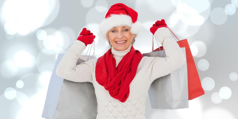 Mujer de compras navideñas