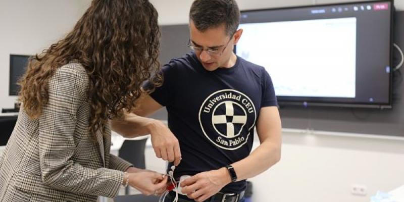 Imagen de Natalia Guzmán y la camiseta/Servimedia La camiseta diseñada por Natalia Guzmán Rodríguez, estudiante de Ingeniería Biomédica