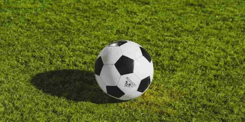 Imagen de un balón de fútbol La Eurocopa 2024 ya está aquí