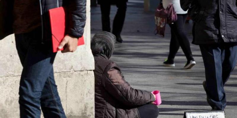 Imagen de una persona pidiendo en la calle/Heraldo de Aragón La pobreza sigue afectando a los habitantes vascos