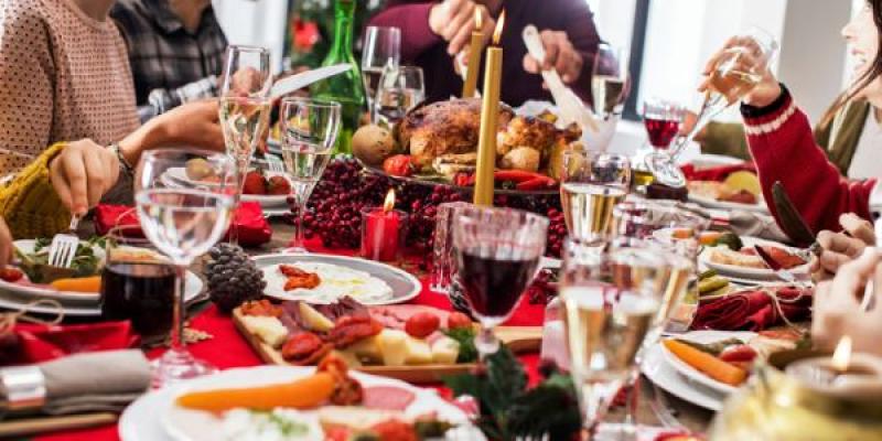 Disfruta de la Navidad con salud y evitando los excesos Los excesos en Navidad se pueden evitar
