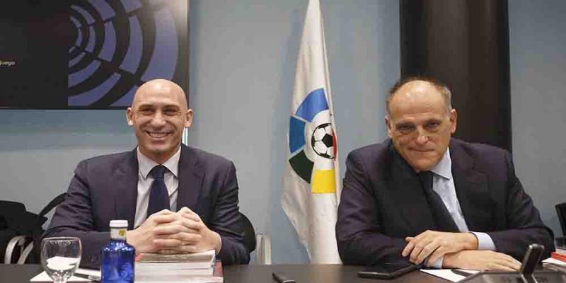 fútbol profesional / La Voz de Galicia El fútbol profesional, con 200 millones para ayudar a otros deportes