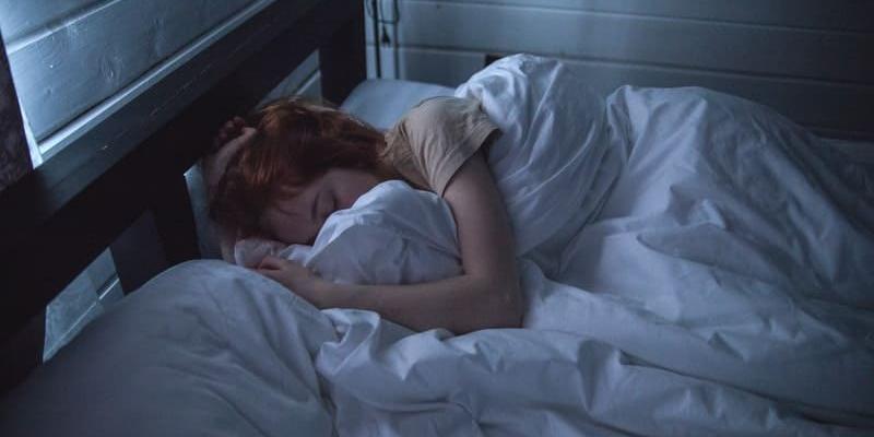 Imagen de una chica dormida/Instituto Aliaga La falta de sueño puede afectar a nuestro descanso y salud