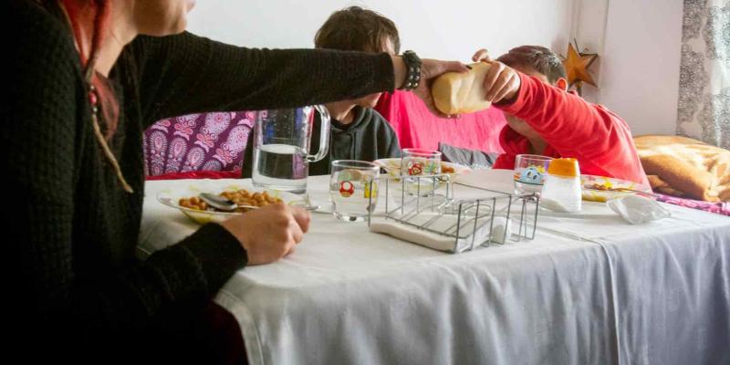 Imagen de una familia/Save the Children El Gobierno destina ayudas a las familias vulnerables