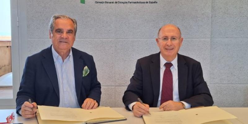 Los presidentes de los farmacéuticos y los fitoterapeutas tras firmar el acuerdo | Foto de Cgcof Los presidentes de los farmacéuticos y los fitoterapeutas tras firmar el acuerdo