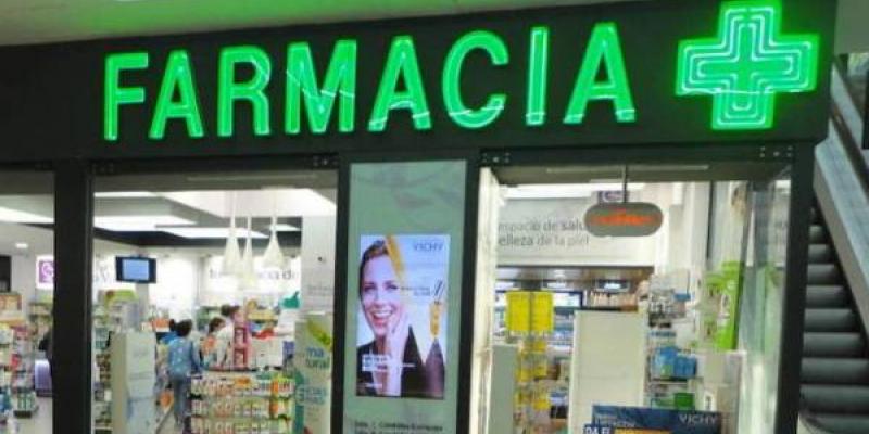 Fachada de una Farmacia  / IDEAL